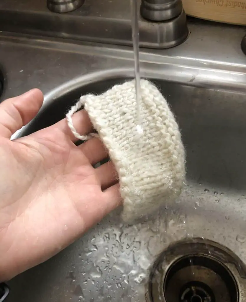 Does Wool Float? (3 MindBlowing Facts About Wet Wool) Yarnhustler