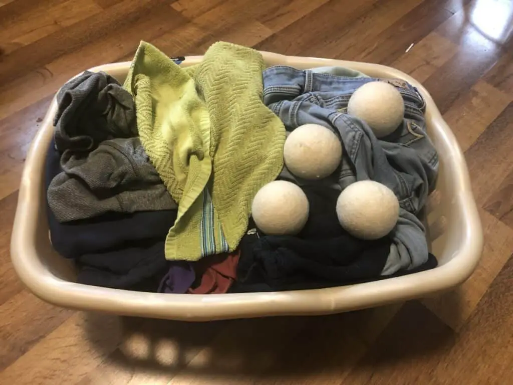 how to use wool dryer balls