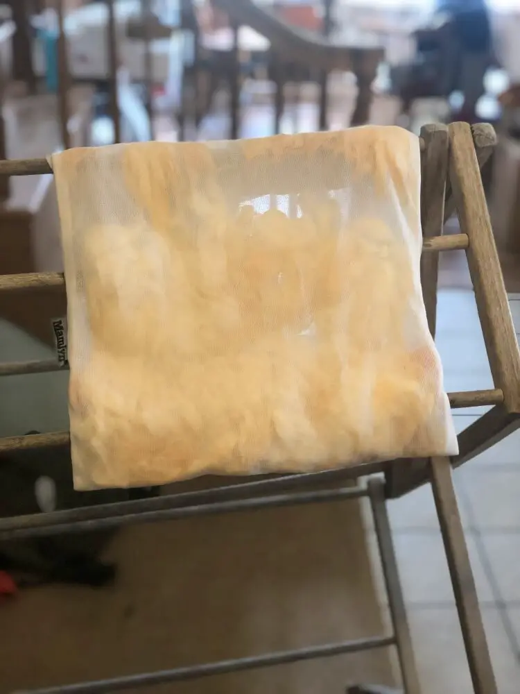 cleaning raw wool